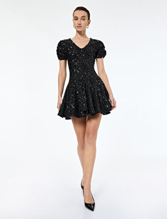 V Yaka Kısa Kollu Pullu Payetli Volanlı Mini Abiye Elbise