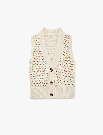 V Yaka Düğmeli Ajurlu Triko Yelek