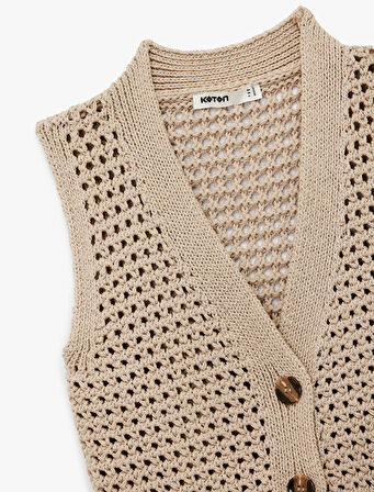 V Yaka Düğmeli Ajurlu Triko Yelek