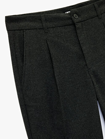 Regular Fit Viskon Karışımlı Cepli Pileli Kumaş Pantolon