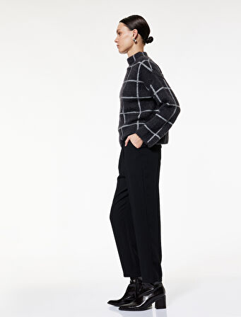 Yüksek Bel Metal Aksesuarlı Cep Detaylı Beli Lastikli Havuç Pantolon