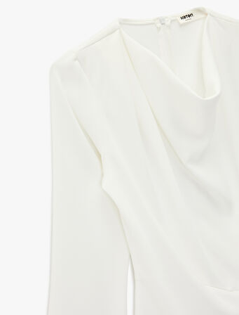 Uzun Kollu Degaje Yaka Metal Aksesuarlı Büzgülü Asimetrik Bluz