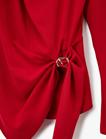 Uzun Kollu Degaje Yaka Metal Aksesuarlı Büzgülü Asimetrik Bluz