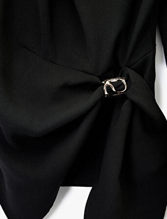 Uzun Kollu Degaje Yaka Metal Aksesuarlı Büzgülü Asimetrik Bluz