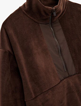Uzun Kollu Cepli Yarım Fermuarlı Polar Sweatshirt