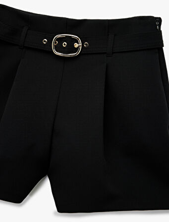 Pile Detaylı Kemer Detaylı Mini Şort