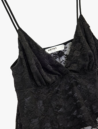 Derin V Yaka İnce Askılı Dantelli Pijama Üstü