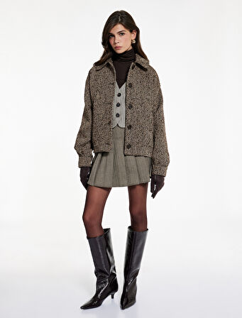 Koton X Melis Ağazat - Kısa Kaban Uzun Kollu Cepli Düğmeli Desenli