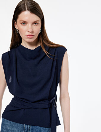 Aerobin Kumaş Kolsuz Degaje Yaka Kemer Detaylı Bluz