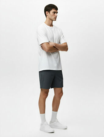 Regular Fit Yırtmaçlı Dikiş Detaylı Beli Lastikli Kısa Spor Şort