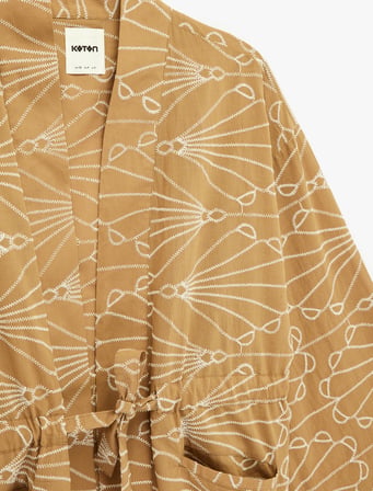 Keten Görünümlü Cepli Kruvaze Bağlama Detaylı Uzun Kollu İşlemeli Kimono