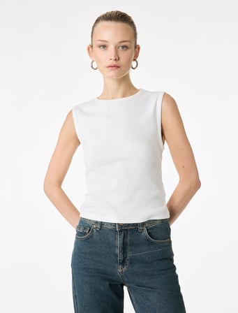 Pamuklu Slim Fit Bisiklet Yaka Kolsuz Arkası Dekolte Detaylı Bluz