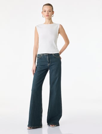 Pamuklu Slim Fit Bisiklet Yaka Kolsuz Arkası Dekolte Detaylı Bluz