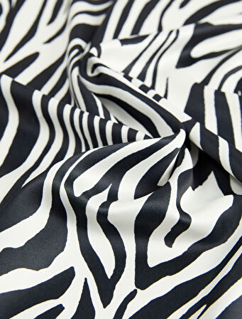 Zebra Desenli Saten Kare Şal