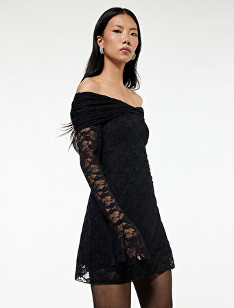 Koton X Sibil Çetinkaya - Kayık Yaka Uzun Kollu Bodycon Mini Dantelli Elbise