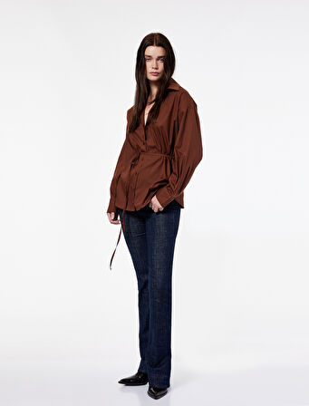 Uzun Kollu Klasik Yaka Bağlama Detaylı Poplin Gömlek