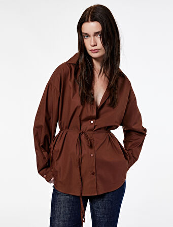 Uzun Kollu Klasik Yaka Bağlama Detaylı Poplin Gömlek