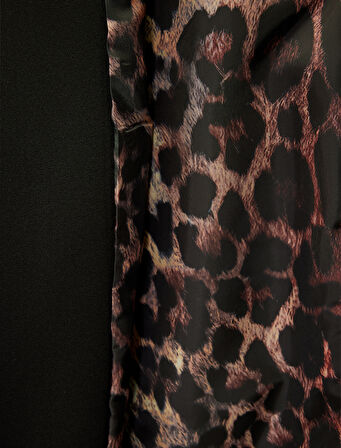 Geniş Yaka Cepli Leopar Detaylı Kolsuz Yelek