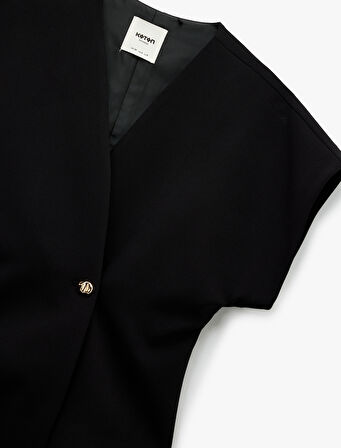 Kolsuz Metal Aksesuarlı Düğmeli Asimetrik Kruvaze Yaka Yelek