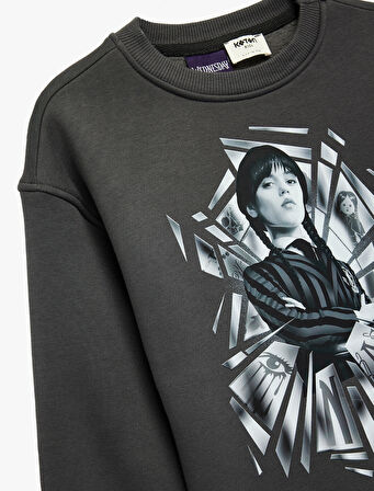 Lisanslı Wednesday Baskılı Uzun Kollu Bisiklet Yaka Oversize Sweatshirt