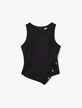 Asimetrik Kesim Aksesuar Detaylı Bisiklet Yaka Kolsuz Bluz