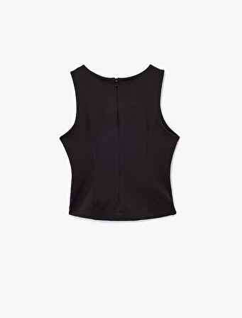 Asimetrik Kesim Aksesuar Detaylı Bisiklet Yaka Kolsuz Bluz