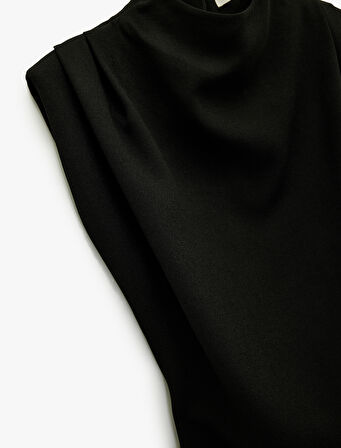 Dik Yaka Kolsuz Yırtmaç Detaylı Basic Uzun Elbise