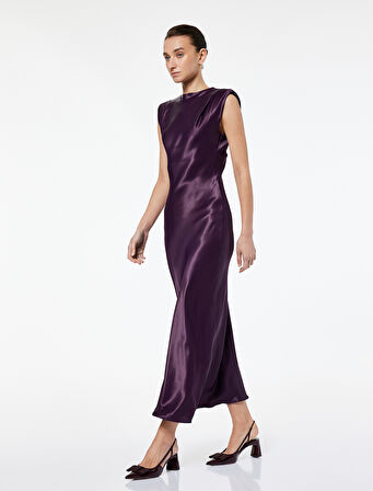 Yuvarlak Yaka Kolsuz Vatkalı Uzun Saten Elbise