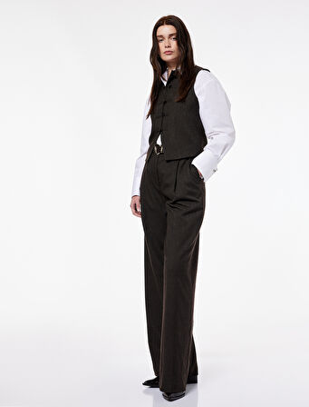 Koton X Şahika Ercümen - İlmek Kapama Detaylı Yuvarlak Yaka Yelek