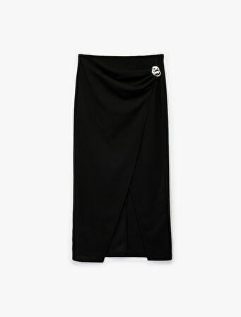 Krep Kumaş Aksesuar Detaylı Yırtmaçlı Kruvaze Midi Etek