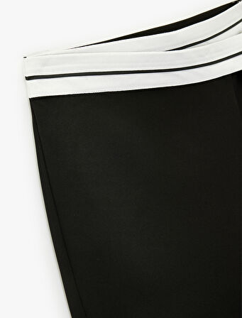 Çizgili Kemer Detaylı Asimetrik Kesim Mini Şort Etek