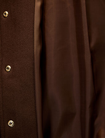 Uzun Kollu Cepli Düğmeli Kısa Kaşe Mont