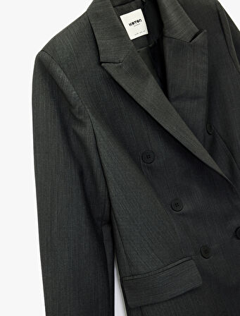 Kruvaze Yaka Uzun Kollu Cep Detaylı Düğmeli Blazer Ceket