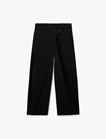 Asimetrik Kapama Detaylı Bol Paça Kumaş Pantolon