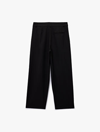 Asimetrik Kapama Detaylı Bol Paça Kumaş Pantolon