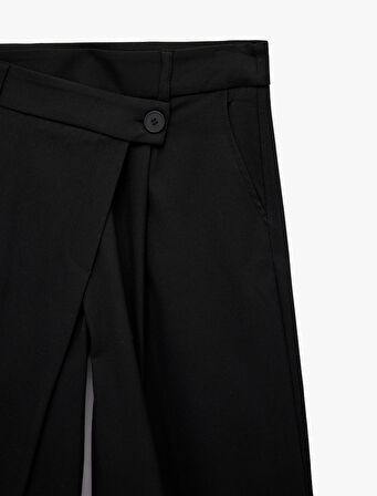 Asimetrik Kapama Detaylı Bol Paça Kumaş Pantolon