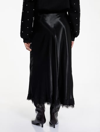 Slim Fit Dantel Detaylı Uzun Saten Etek