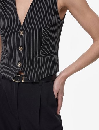 Regular Fit V Yaka Düğmeli Kolsuz Yelek