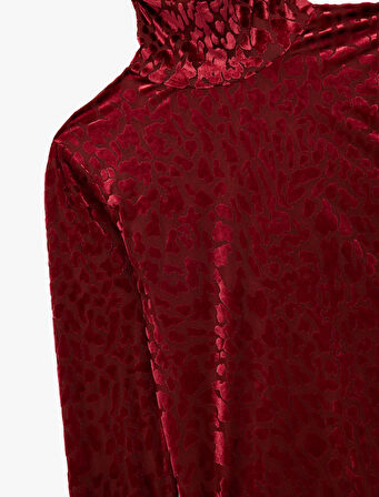 Uzun Kollu Balıkçı Yaka Leopar Desenli Kadife Tişört