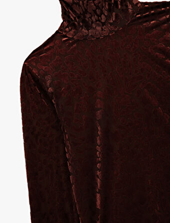 Uzun Kollu Balıkçı Yaka Leopar Desenli Kadife Tişört