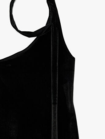 Kolsuz Asimetrik Yaka Boyundan Bağlamalı Kadife Mini Elbise