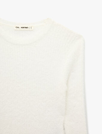 Uzun Kollu Bisiklet Yaka Slim Fit Dokulu Triko Crop Kazak