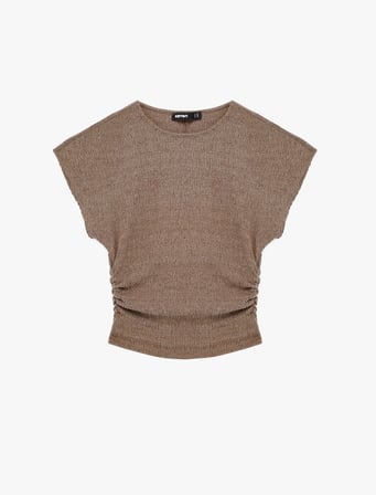 Bürümcük Kumaş Slim Fit Kısa Kollu Bisiklet Yaka Drapeli Dokulu Tişört