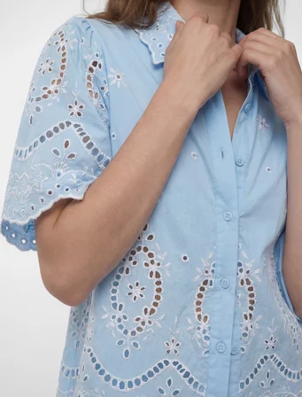Pamuklu Klasik Yaka Brodeli Kısa Kollu Oversize Gömlek