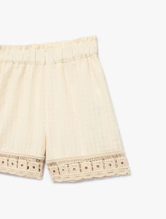 Pamuklu Desenli Beli Lastikli Dantel Detaylı Mini Şort