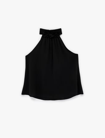 Çiçek Detaylı Kolsuz Halter Yaka Bluz