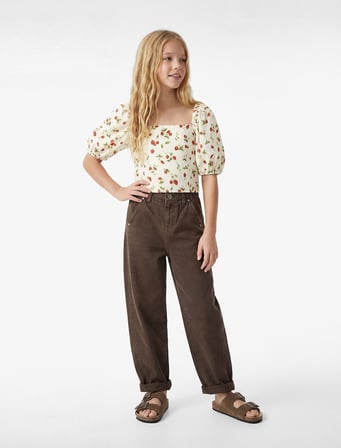Keten Viskon Karışımlı Gipeli Slim Fit Poplin Kare Yaka Crop Balon Kollu Çilek Desenli Bluz
