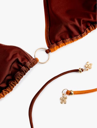 Degrade Renk Geçişli Charm ve Halka Detaylı Üçgen Bikini Üstü