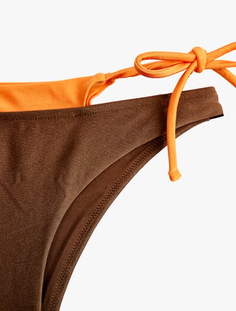 Renk Kontrastlı Çift Bel Katmanlı İpli Bikini Altı