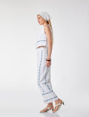 Pamuklu Etnik Motif Detaylı Nakışlı Dantelli Düz Bol Paça Pantolon